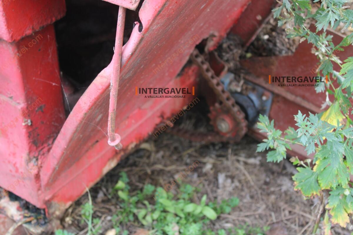 Takarmánykeverő, kiosztókocsi 15