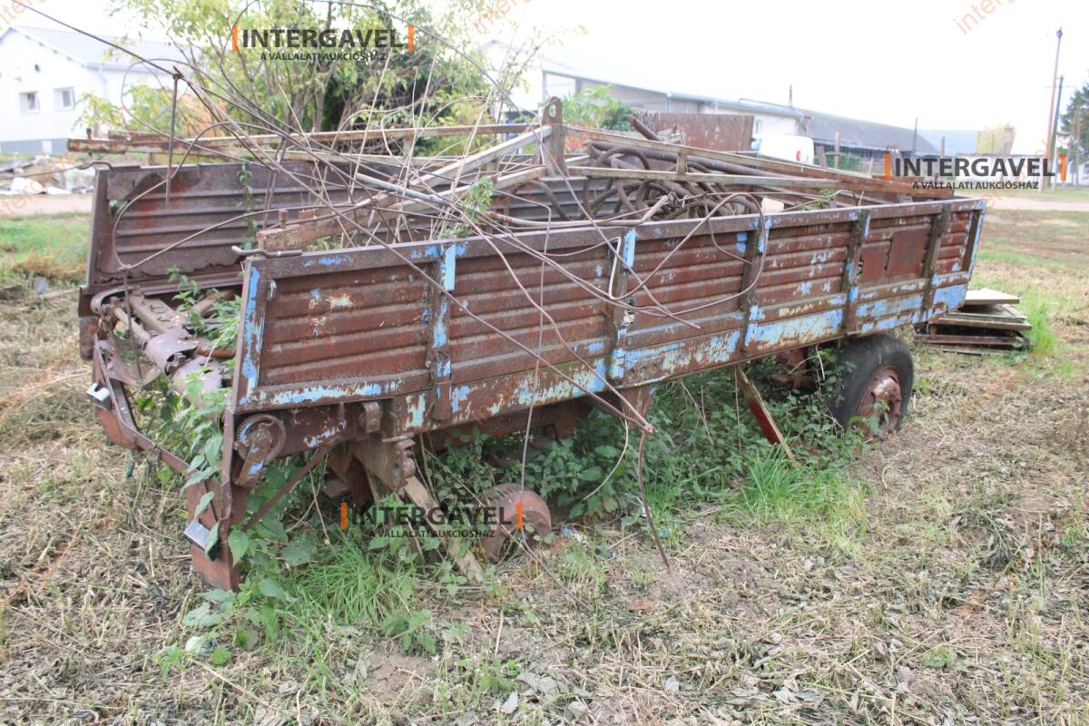 Trágyaszóró pótkocsi 2