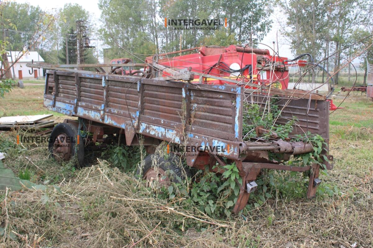 Trágyaszóró pótkocsi 3