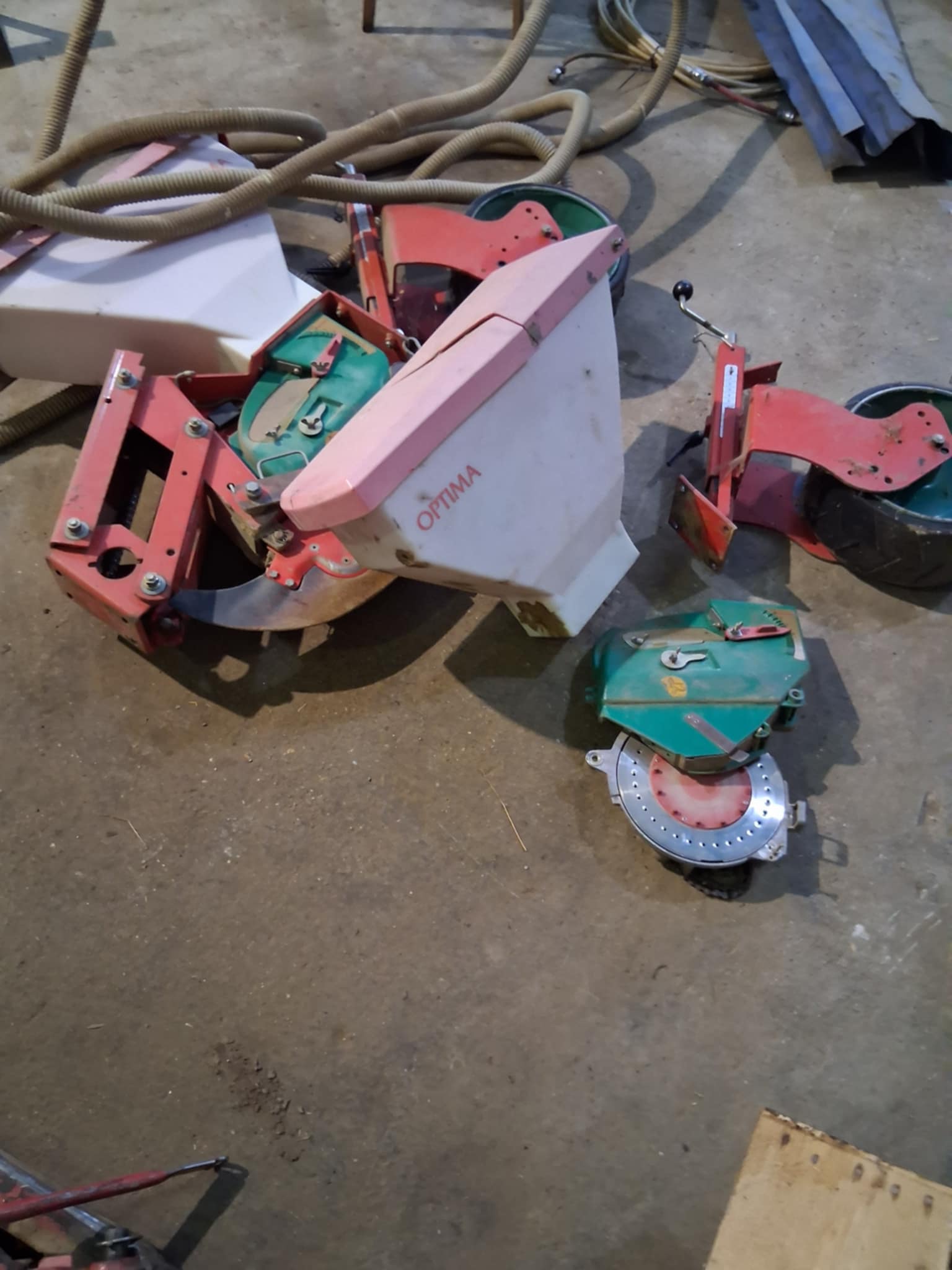 Szemenkénti vetőgép - Kverneland 27