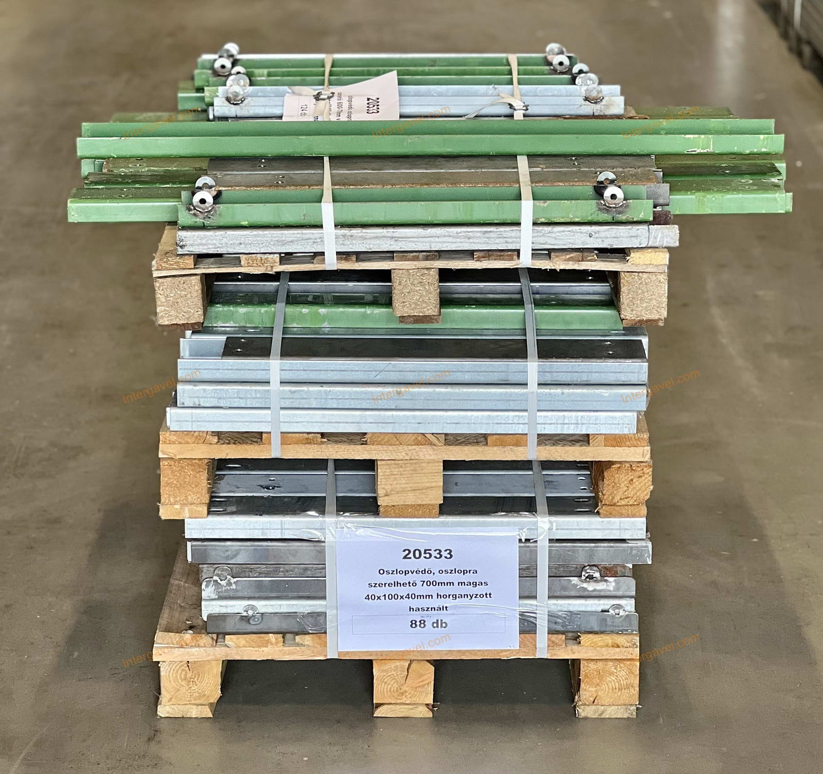 Oszlopra szerelhető oszlopvédő 9