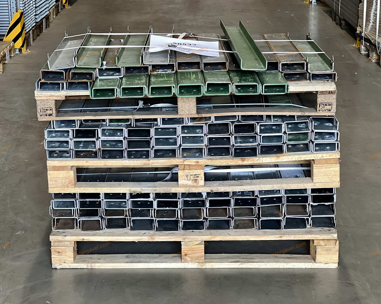 Oszlopra szerelhető oszlopvédő 10