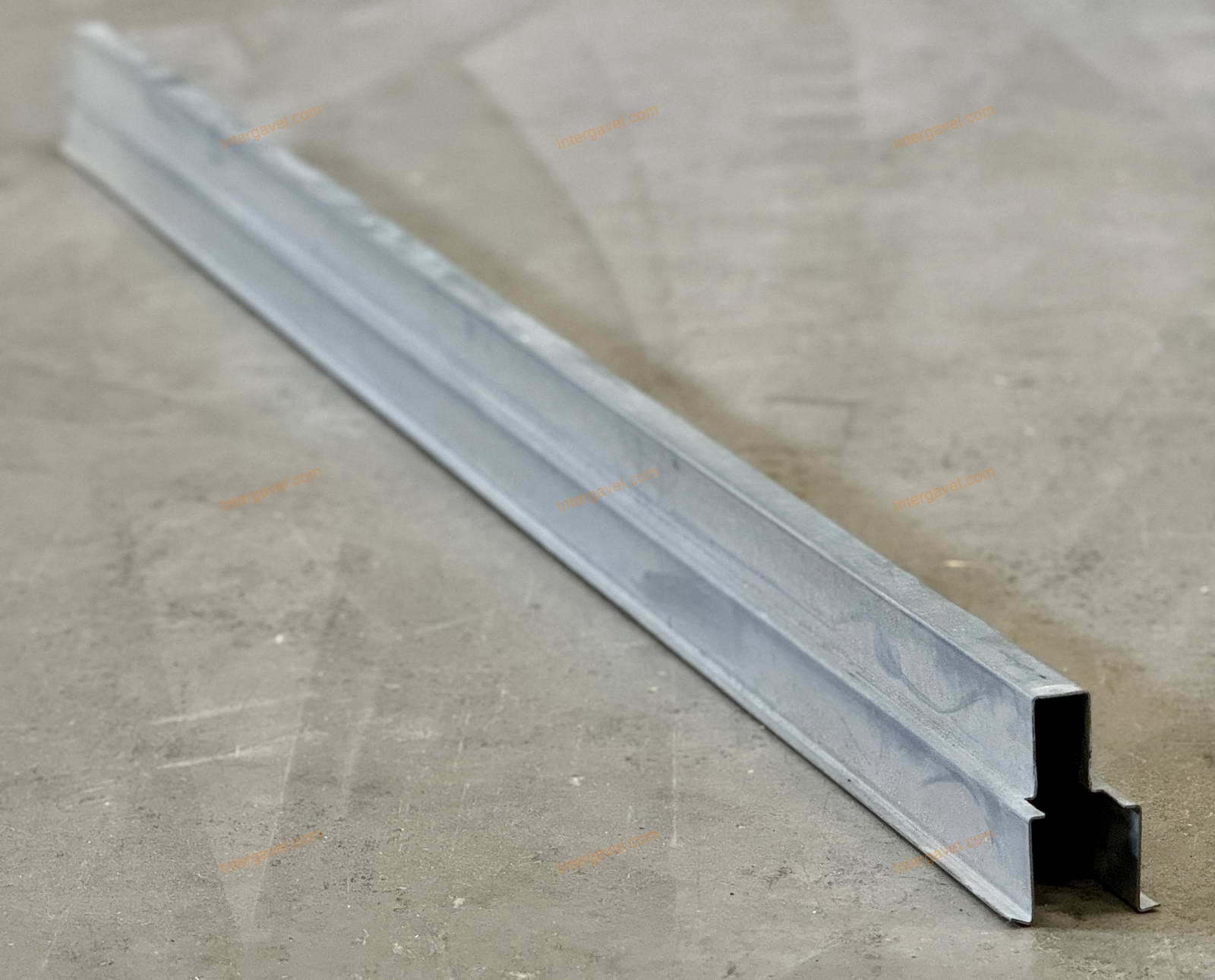 Görgőtálca osztóprofil 4