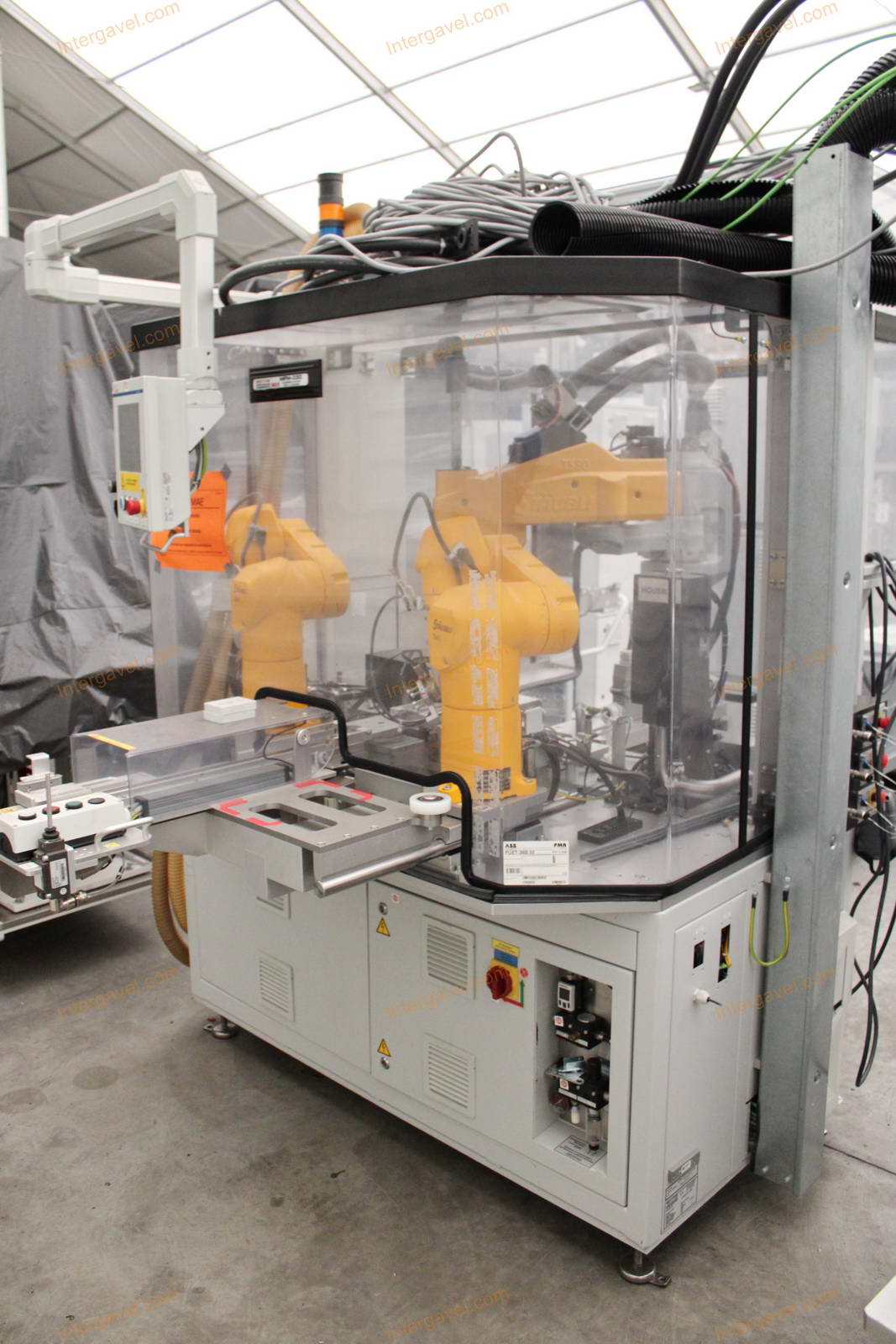 Bontott szerelő munkahely TX 40-es és TS 80-as Stäubli robotokkal