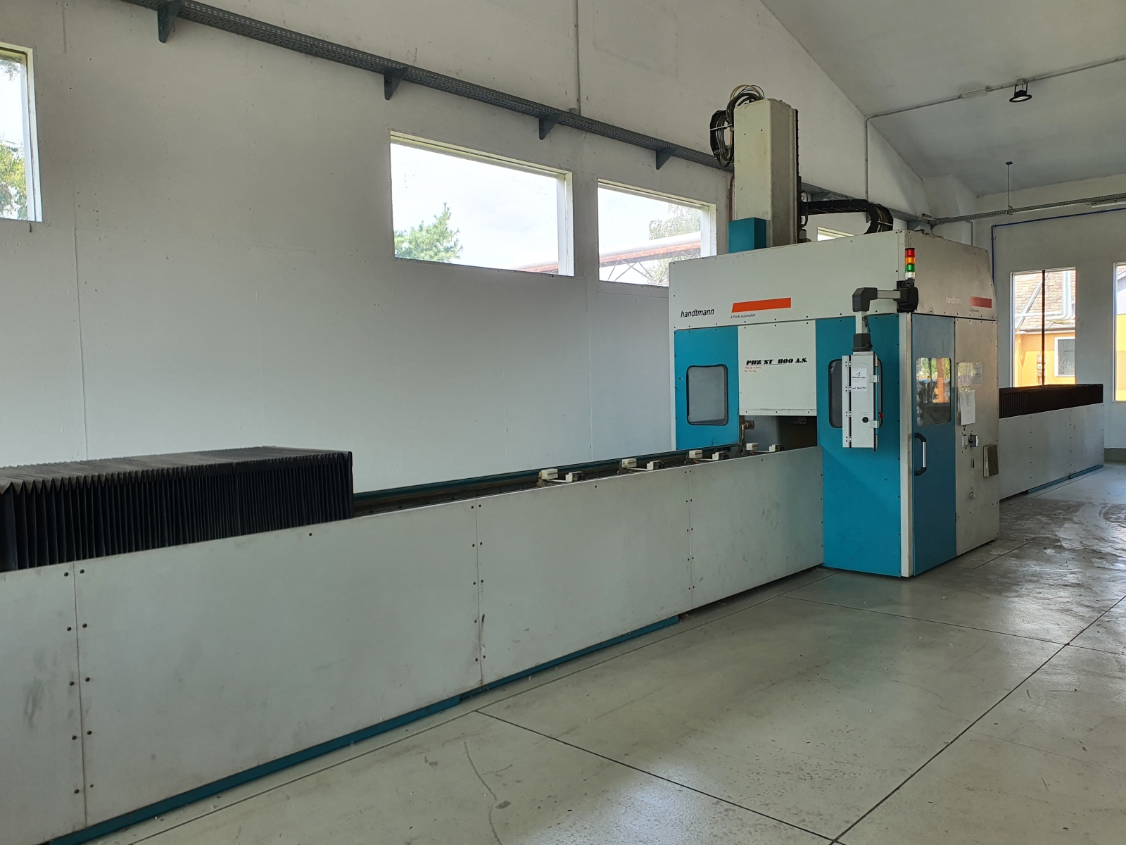 CNC megmunkáló központ 1