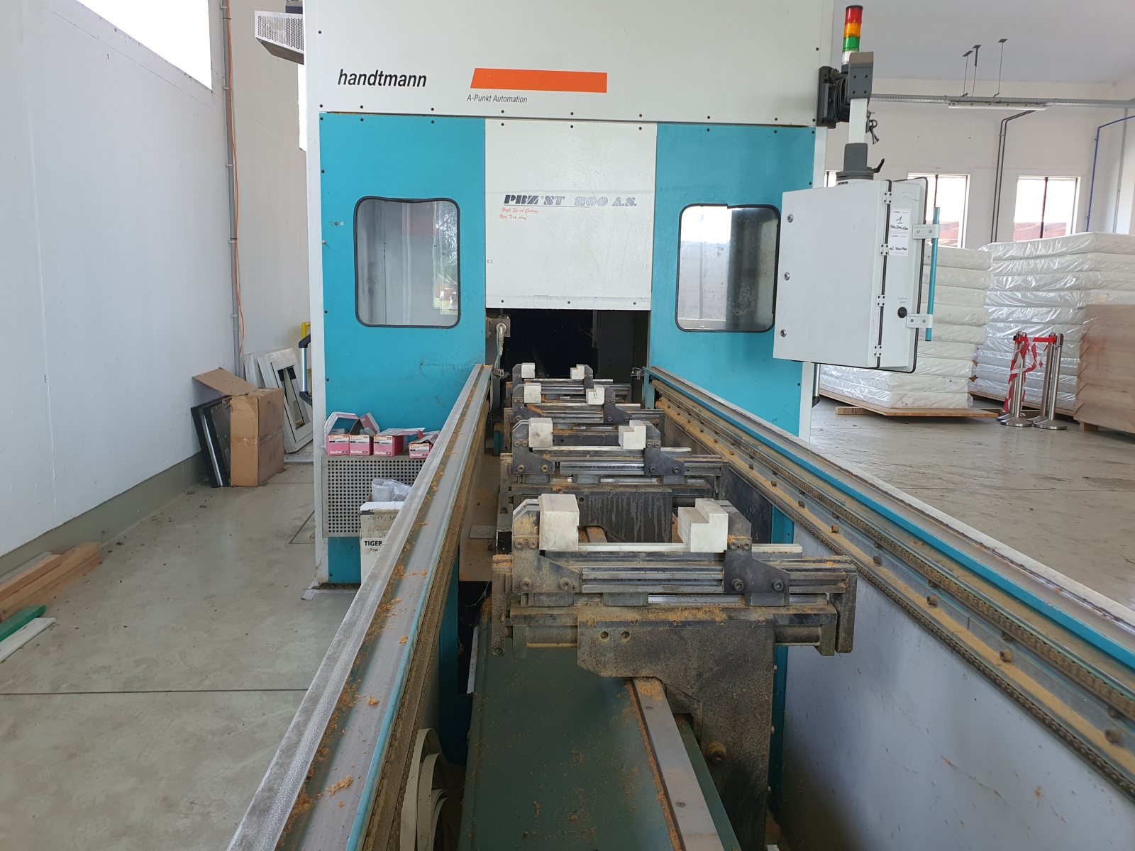 CNC megmunkáló központ 4