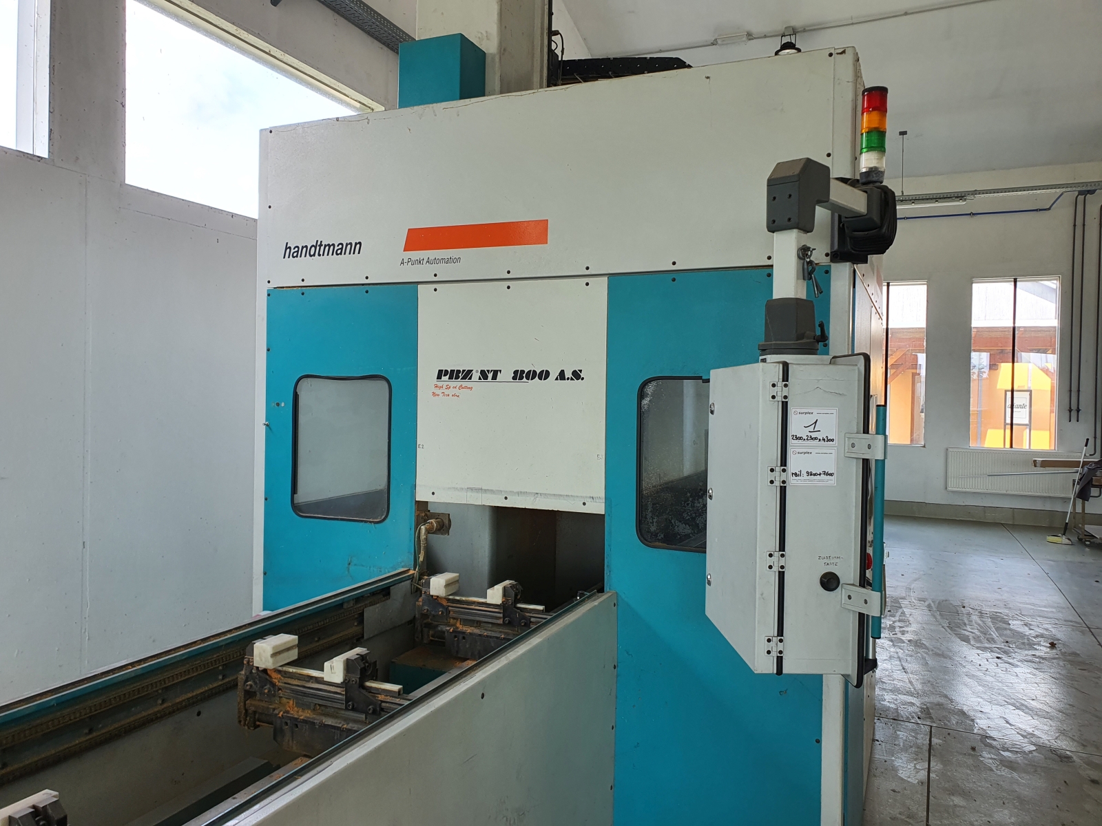 CNC megmunkáló központ 6