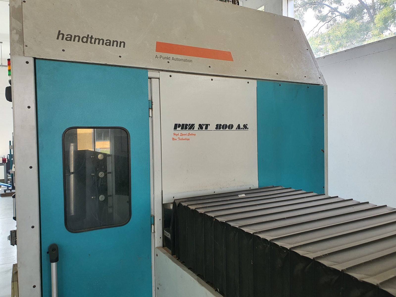 CNC megmunkáló központ 7