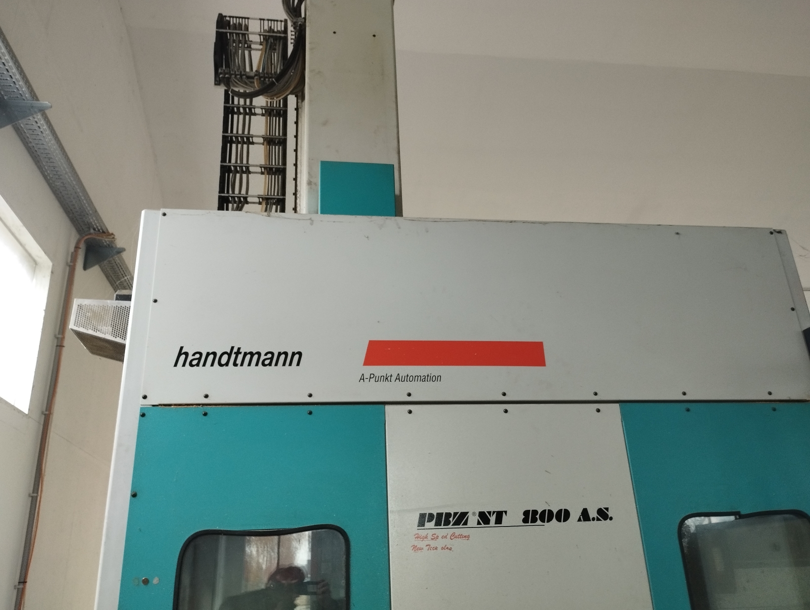 CNC megmunkáló központ 8