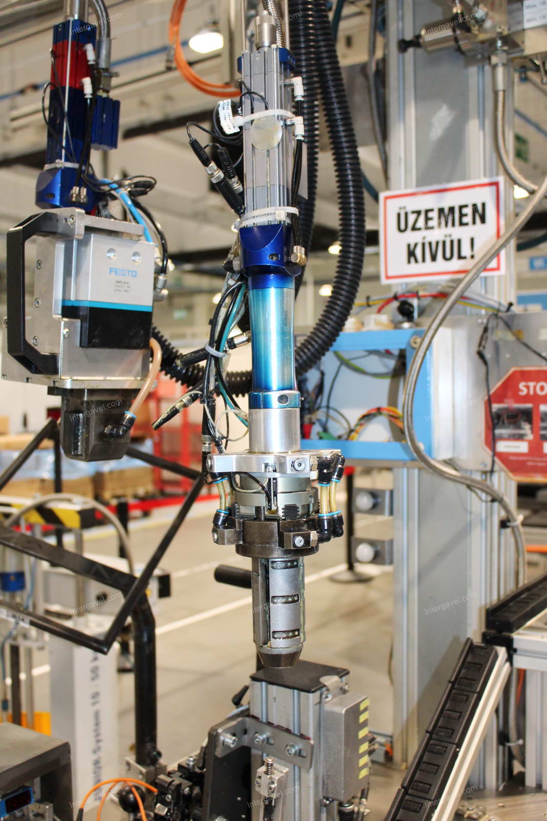 Szerelő munkahely 8