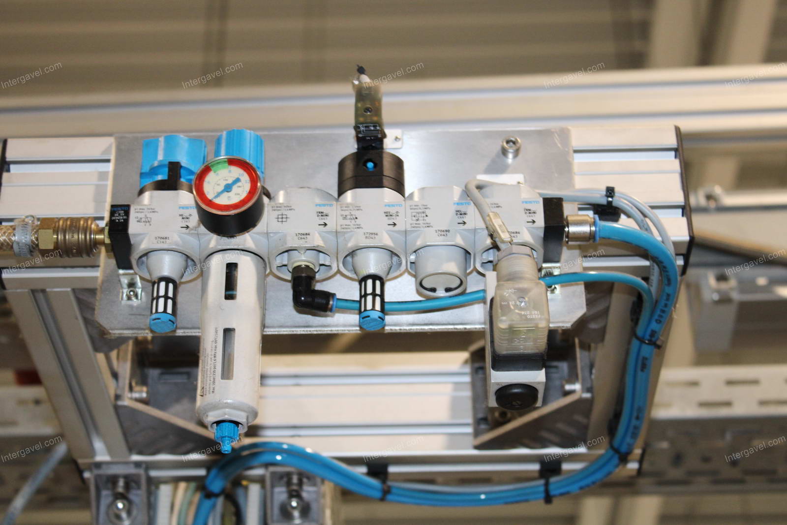 Szerelő munkahely 9