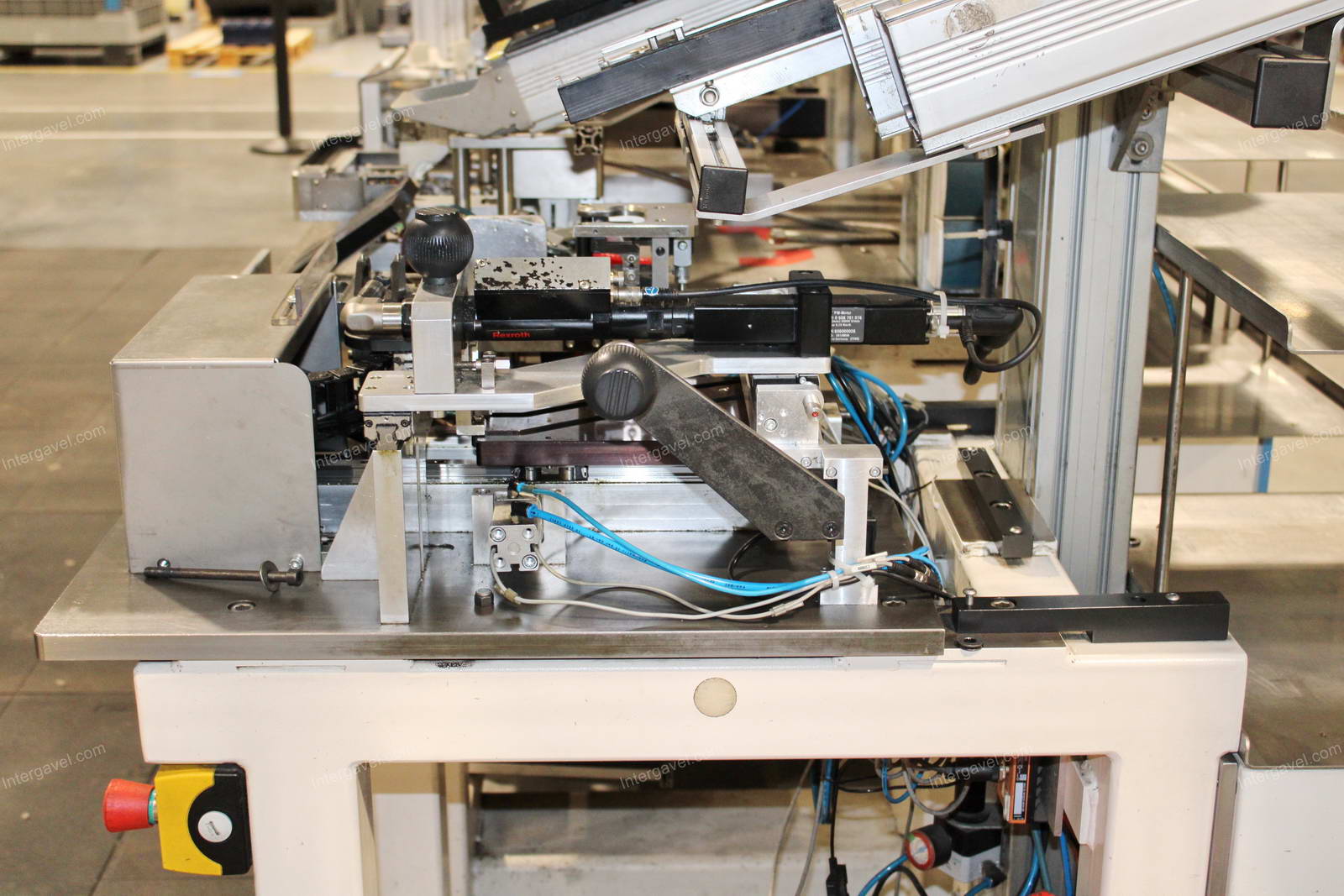 Szerelő munkahely 11