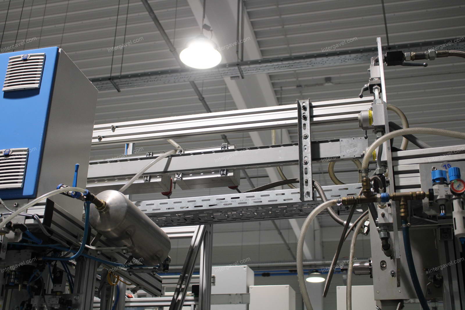 Energiacsatorna és villamos szekrény 16