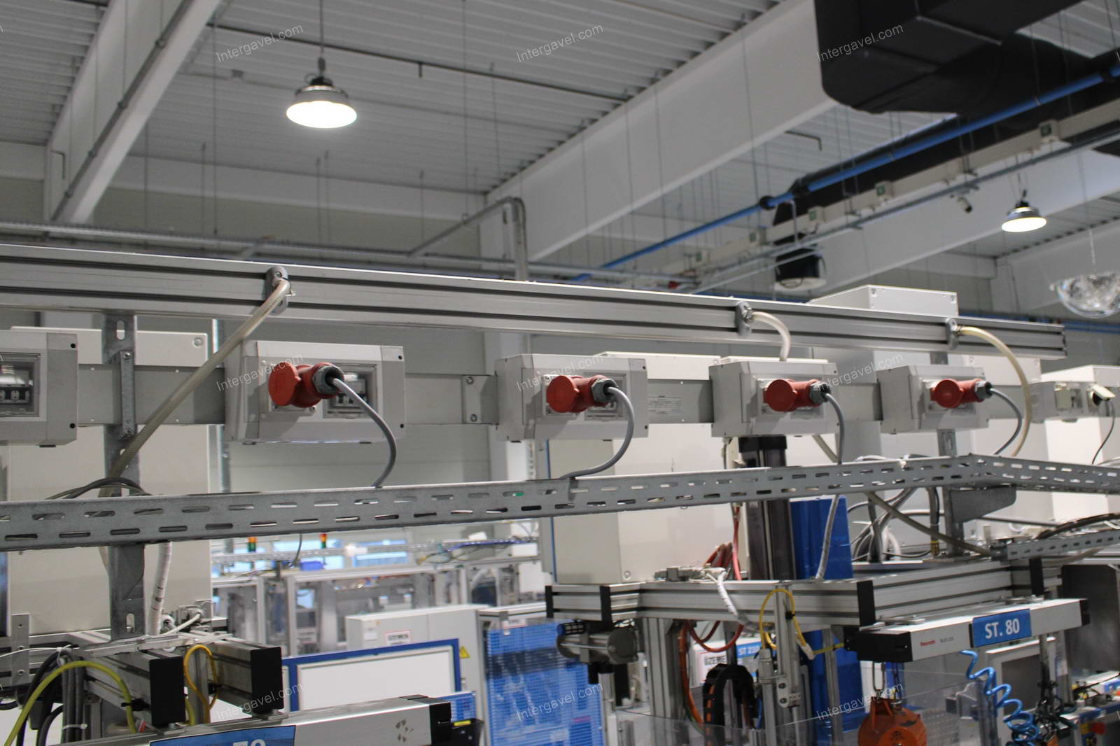 Energiacsatorna és villamos szekrény 38