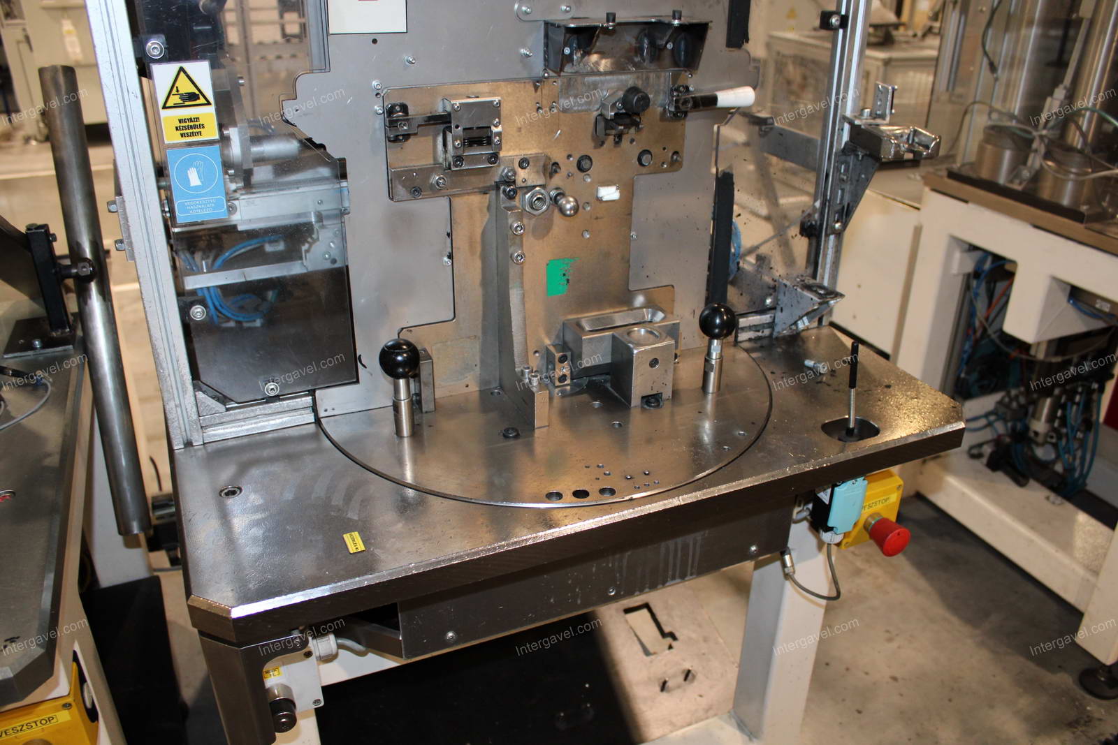 Szerelő munkahely 6