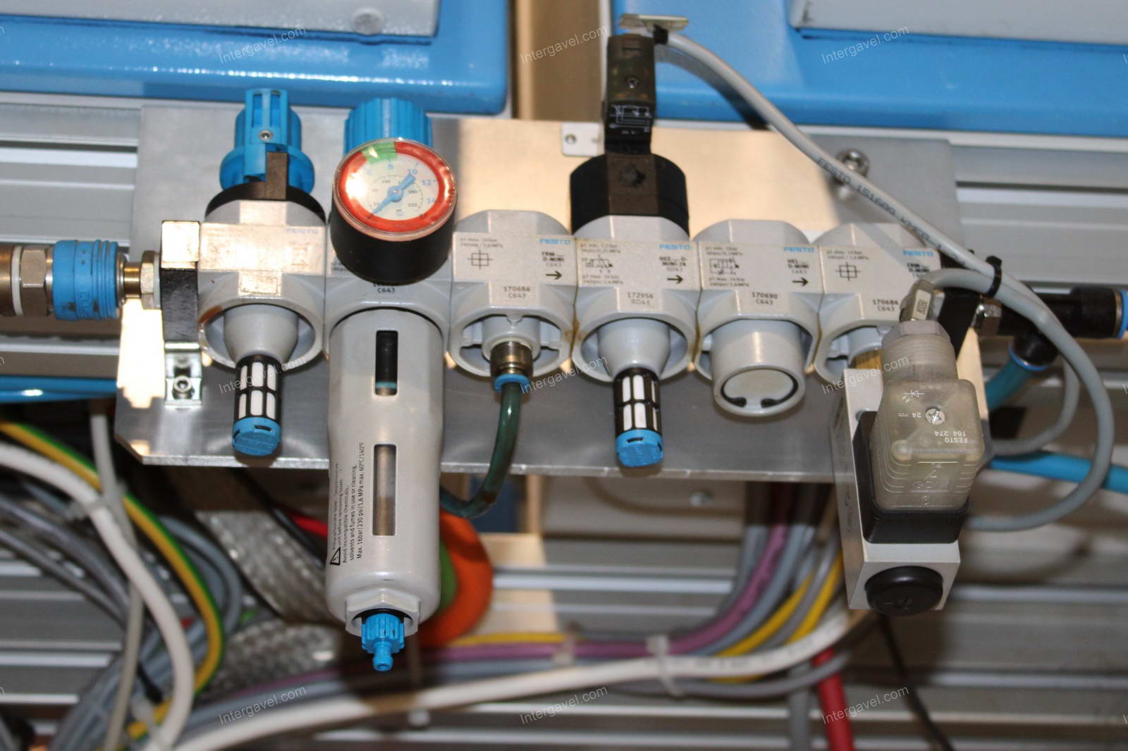 Szerelő munkahely 11