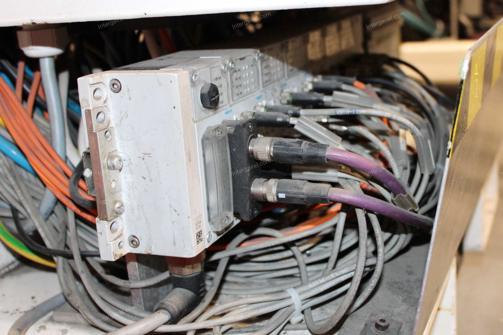 Szerelő munkahely 22