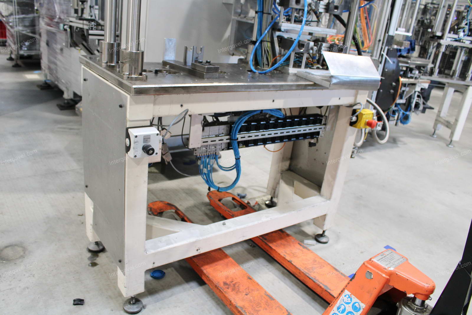 Szerelő munkahely 8