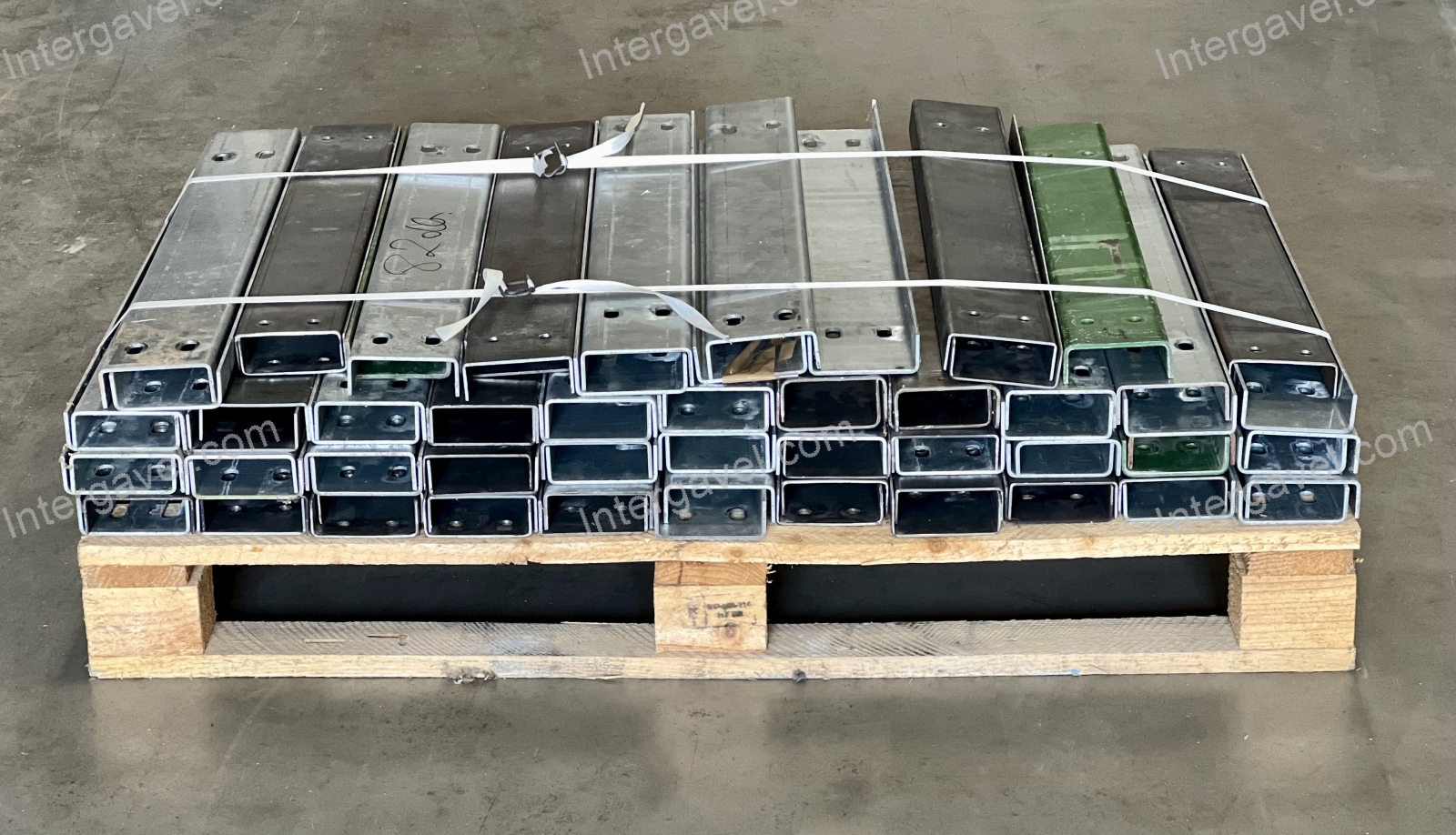 Oszlopra szerelhető oszlopvédő