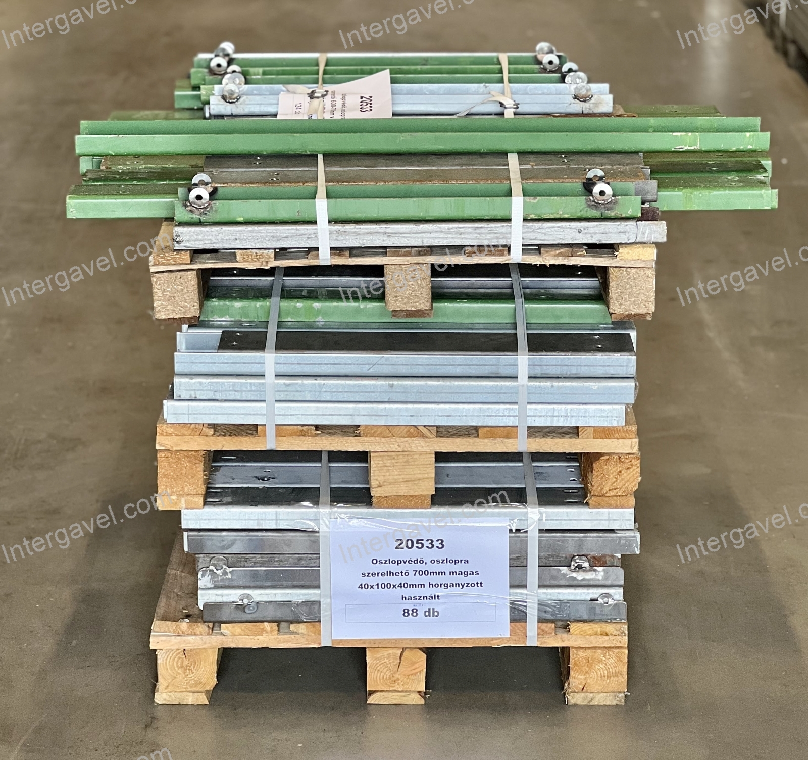 Oszlopra szerelhető oszlopvédő 10