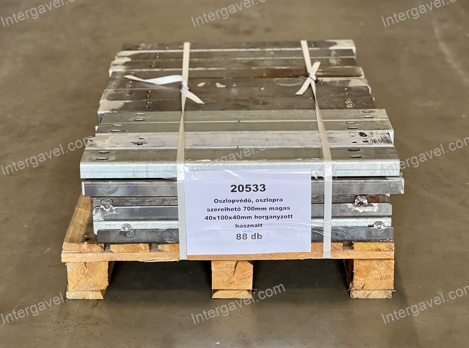 Oszlopra szerelhető oszlopvédő 6