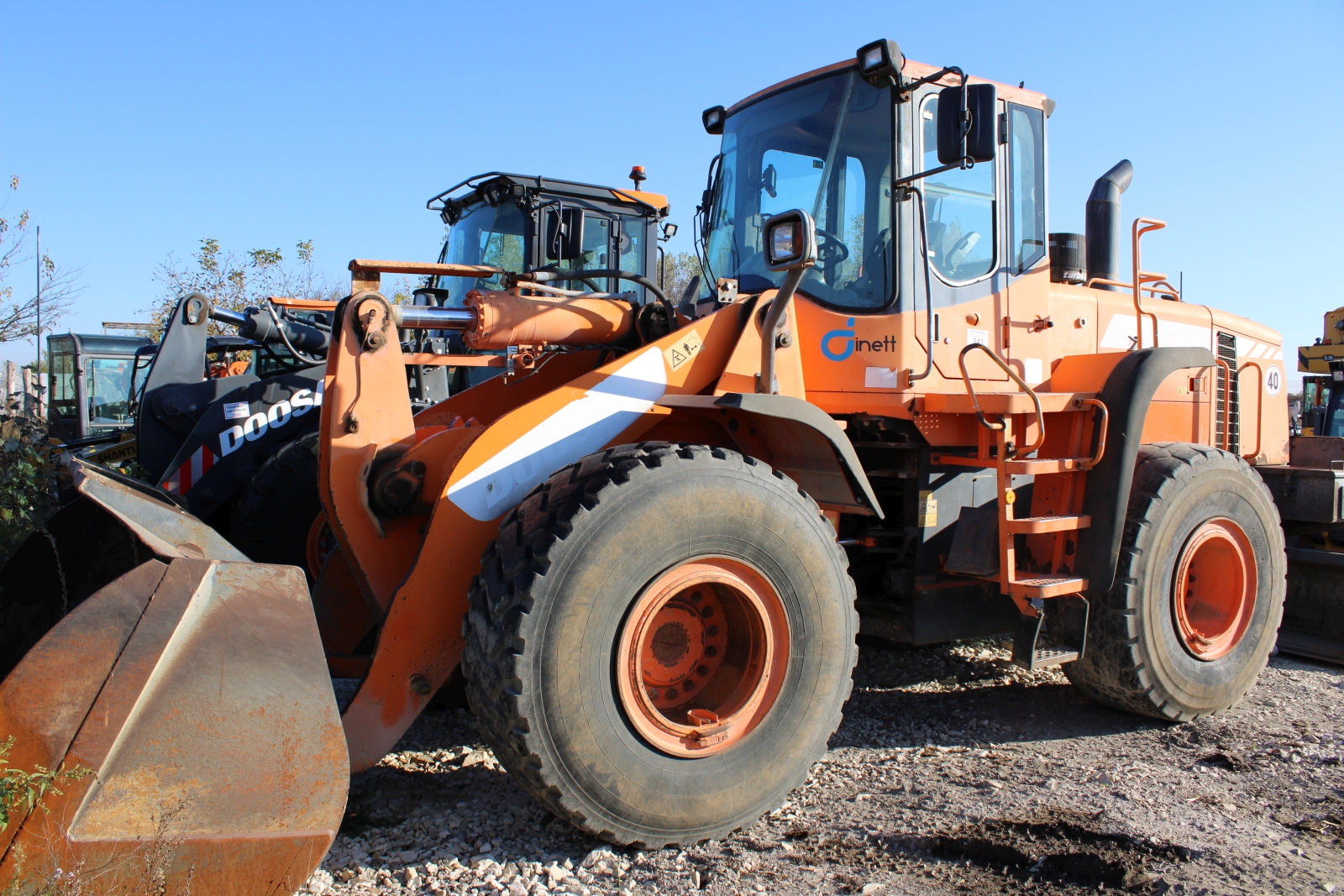 Doosan DL 300 gumikerekes homlokrakodó 2