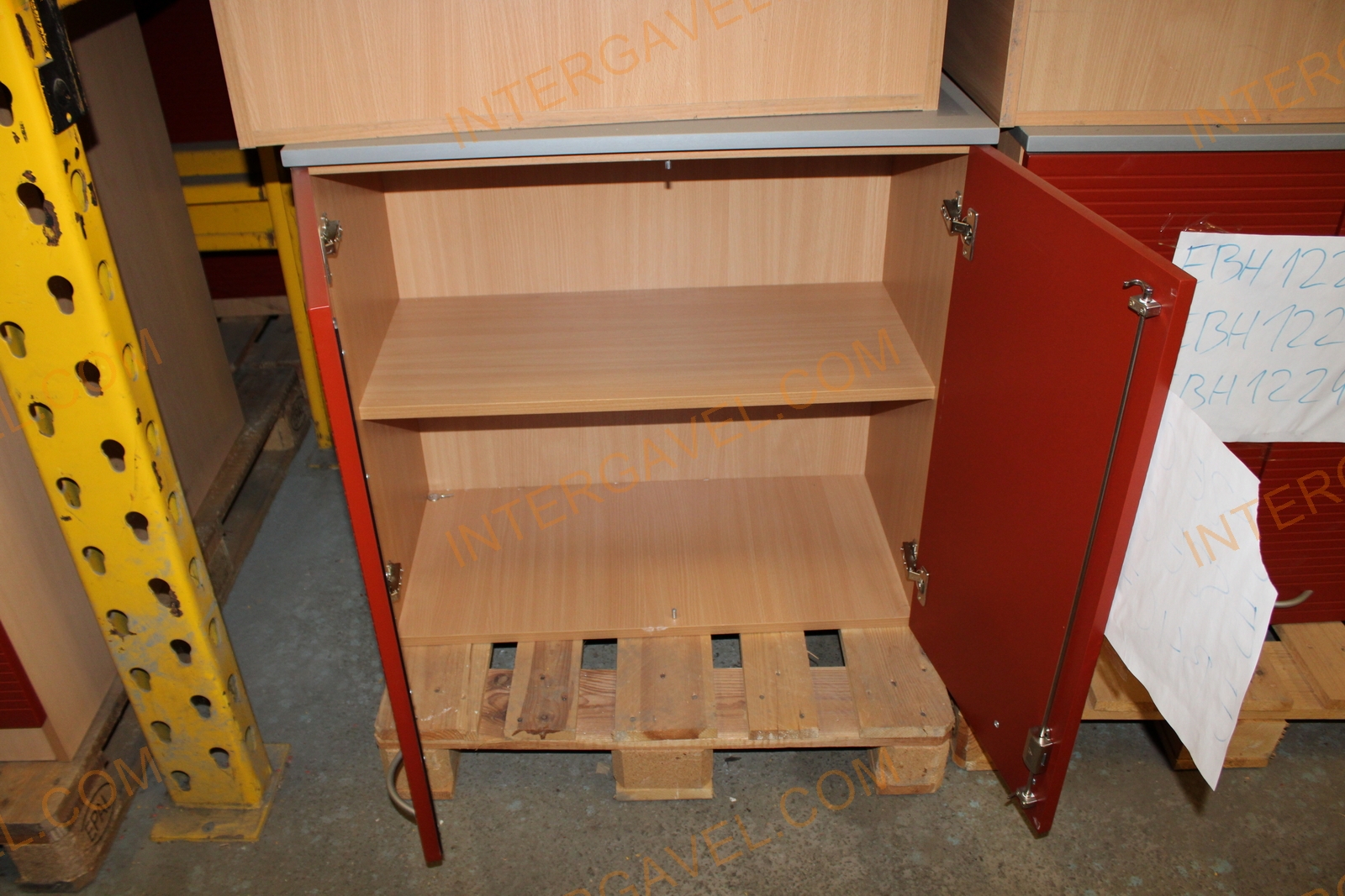 Polcos szekrény (piros ajtó/szürke tető rész-2 aktasoros) 2