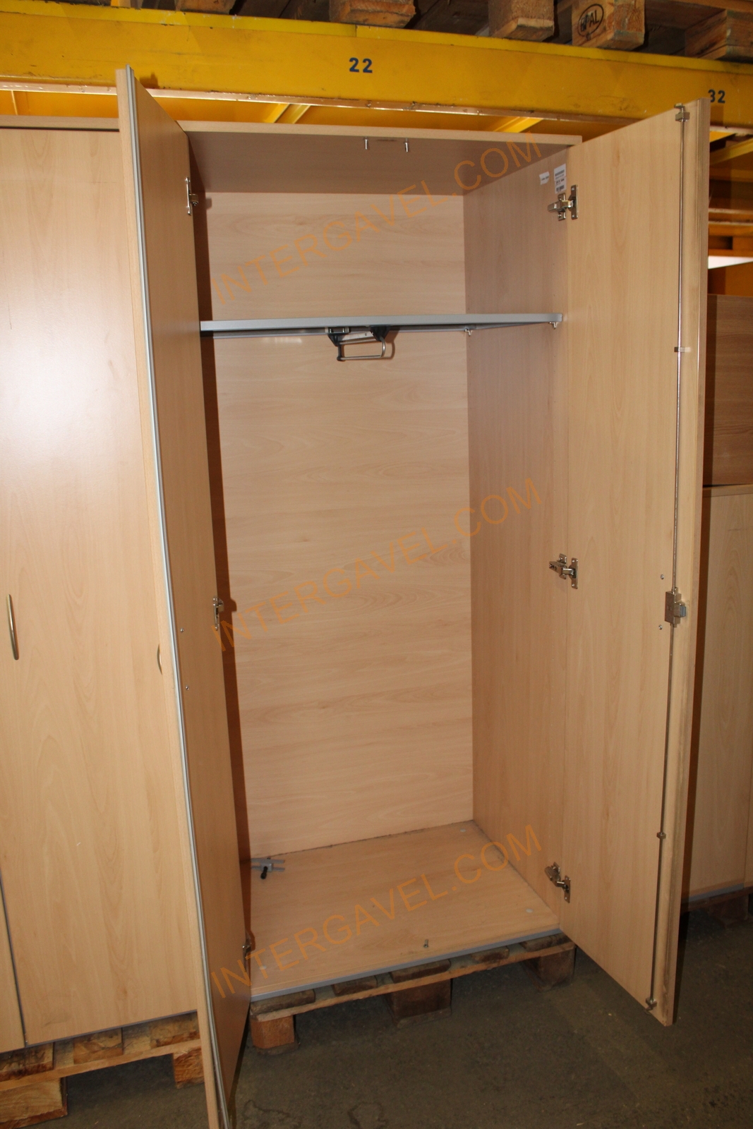 Akasztós szekrény (bükk-magas) 2