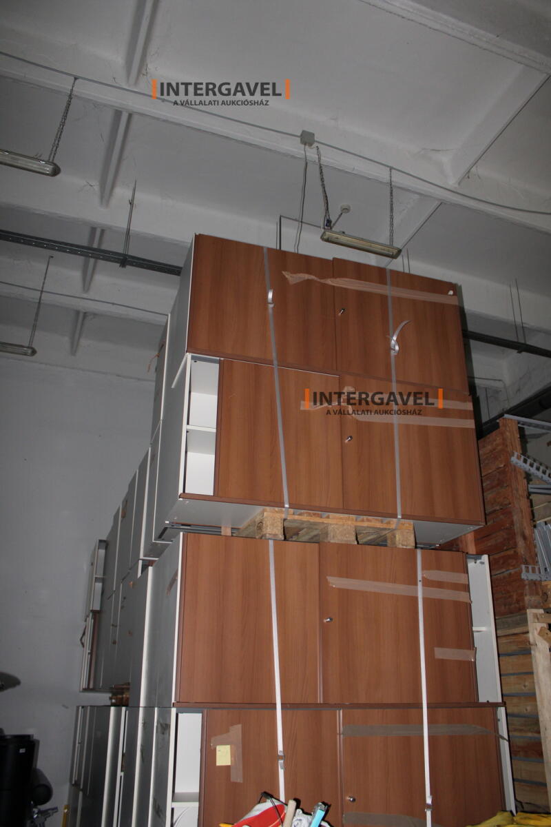 Polcos szekrény (tolóajtós-barna-750 mm magas)