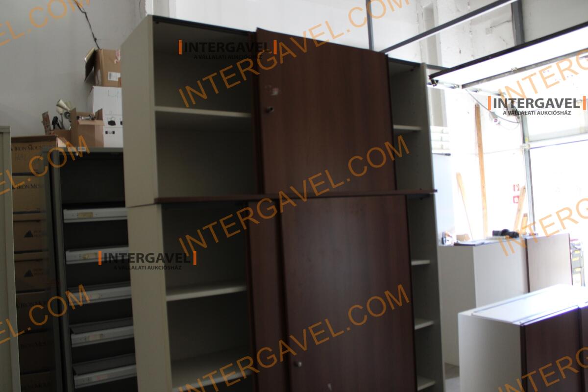 Polcos szekrény (tolóajtós-barna ) 3