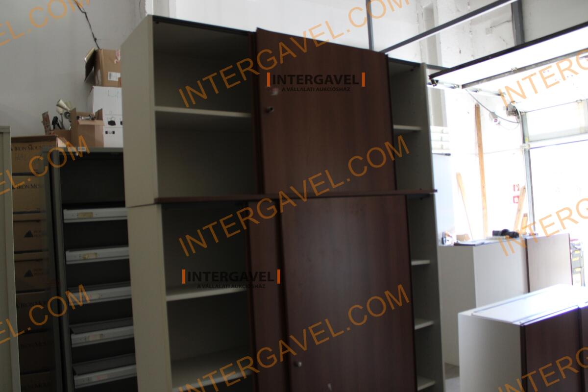 Polcos szekrény (tolóajtós-barna ) 3