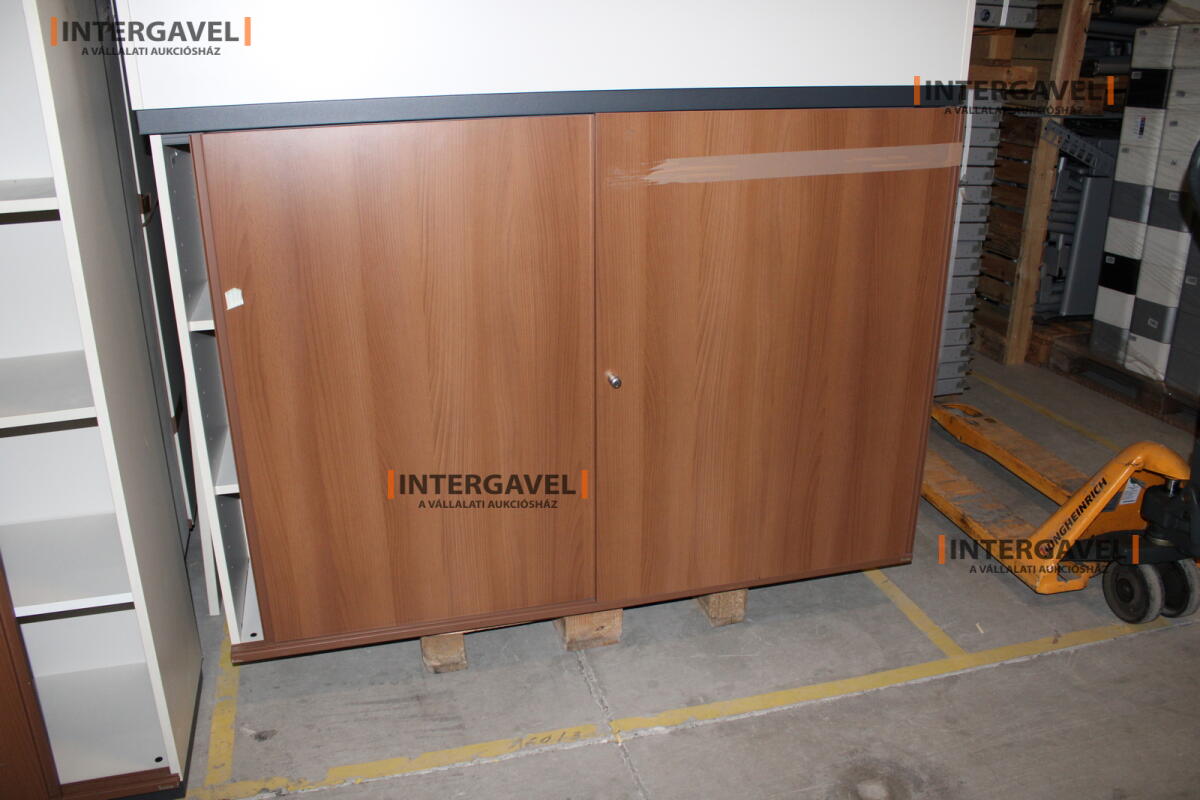 Polcos szekrény (tolóajtós-barna-1080 mm magas)