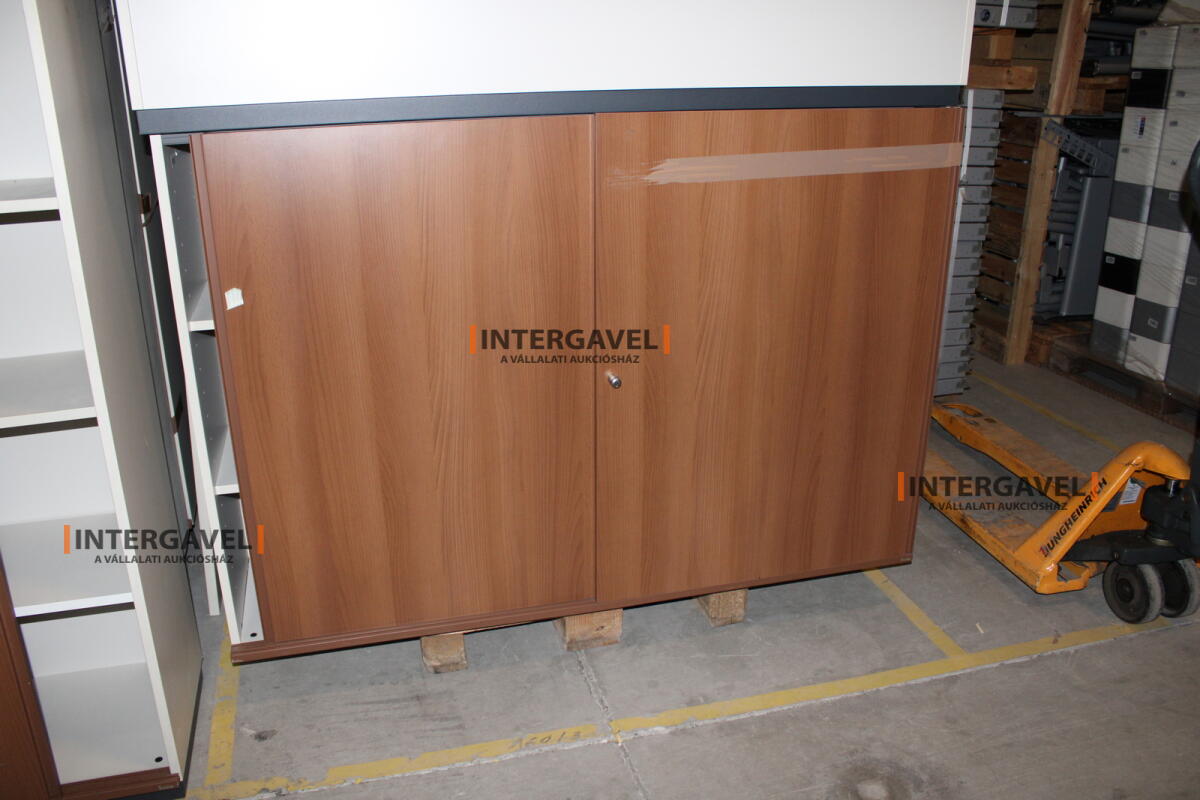 Polcos szekrény (tolóajtós-barna-1080 mm magas)