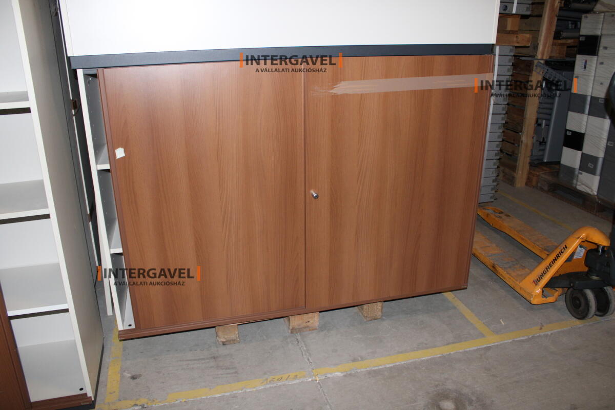 Polcos szekrény (tolóajtós-barna-1080 mm magas)