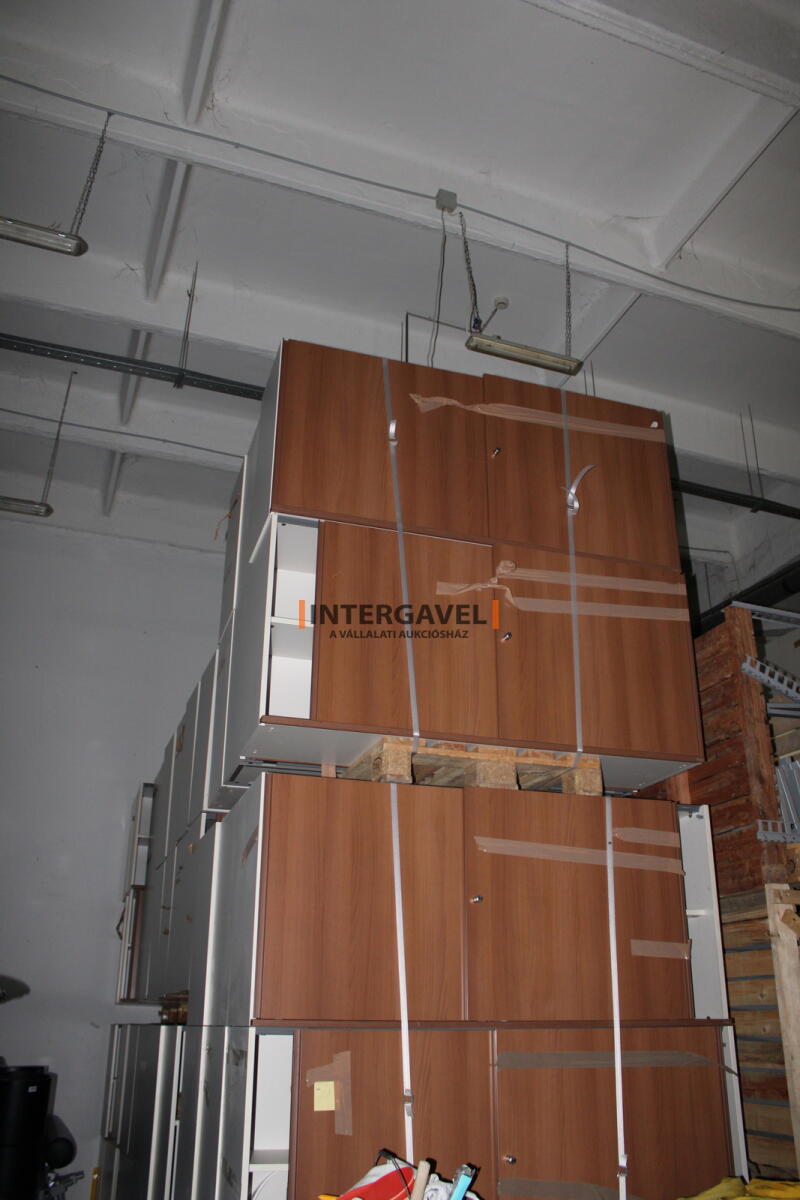 Polcos szekrény (tolóajtós-barna-750 mm magas)