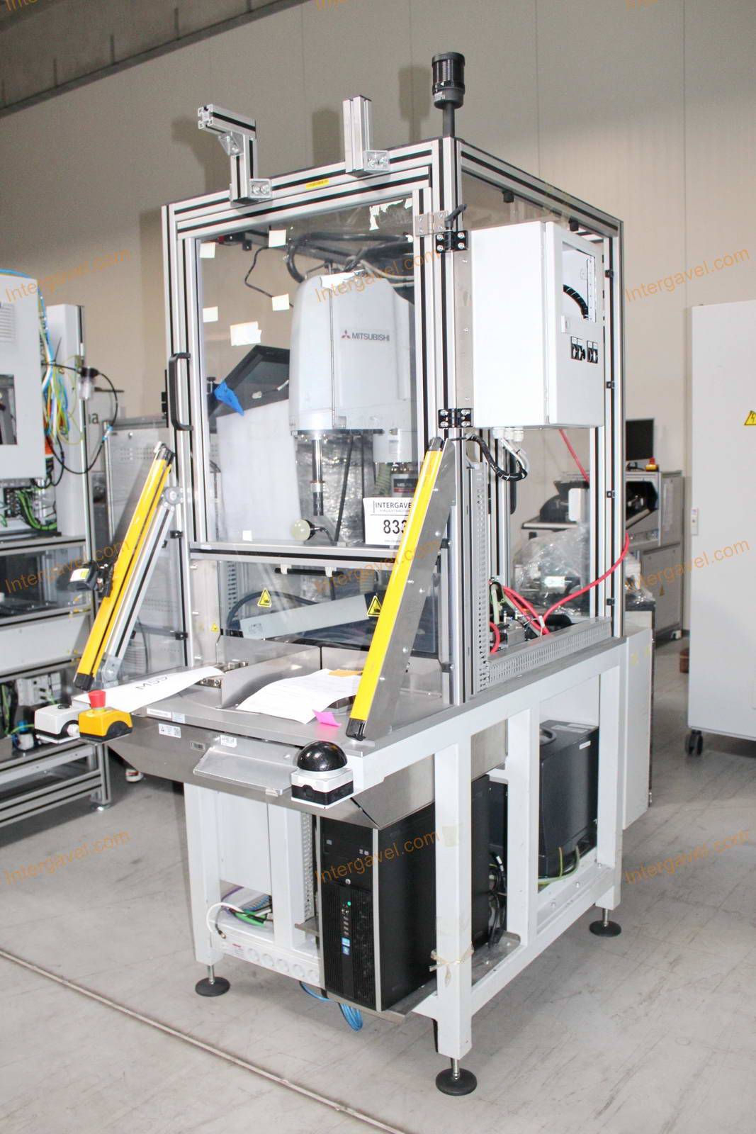 Bontott szerelő munkahely Mitsubishi RH-6FH5520-D1-S15 robottal 1