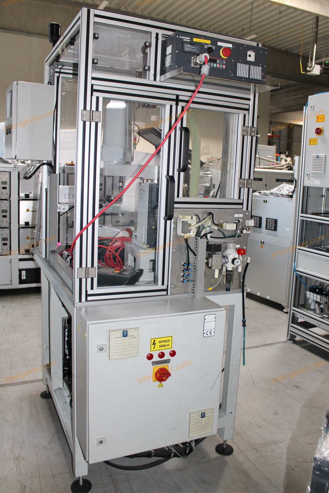 Bontott szerelő munkahely Mitsubishi RH-6FH5520-D1-S15 robottal 2