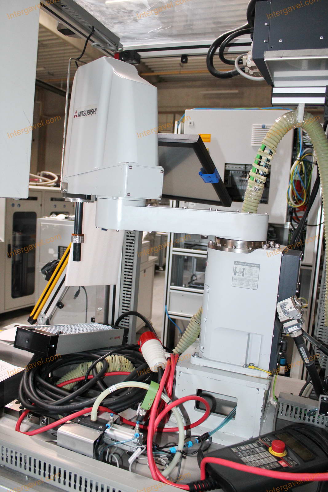 Bontott szerelő munkahely Mitsubishi RH-6FH5520-D1-S15 robottal 4