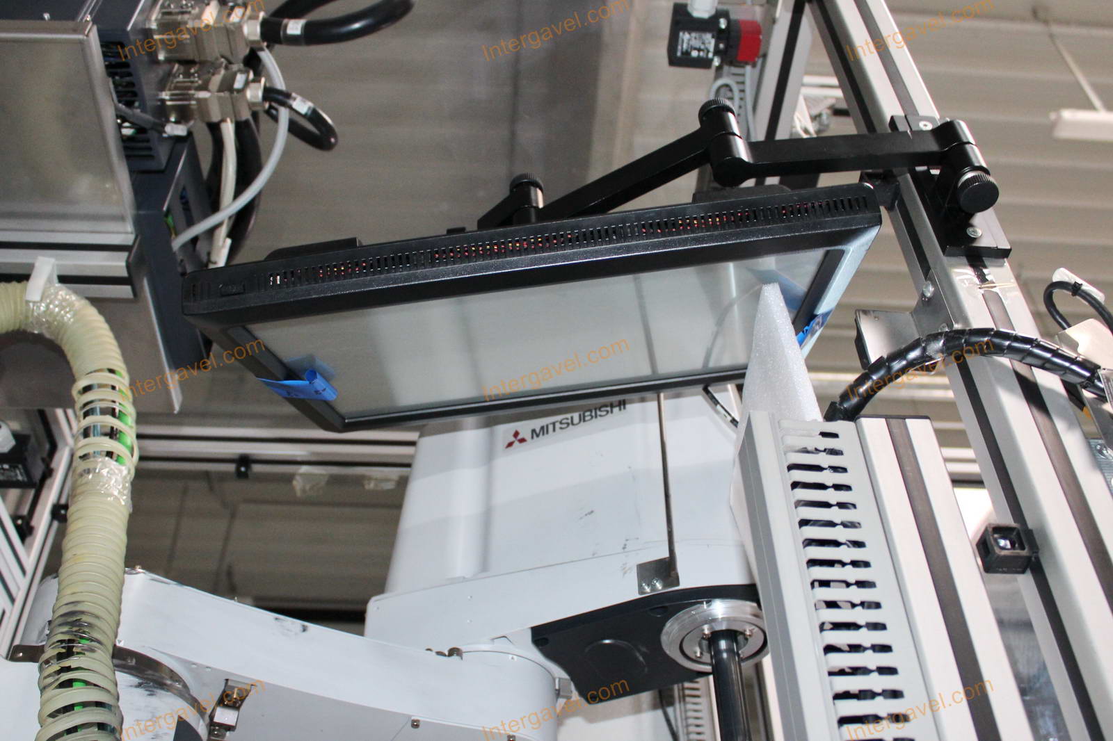 Bontott szerelő munkahely Mitsubishi RH-6FH5520-D1-S15 robottal 9