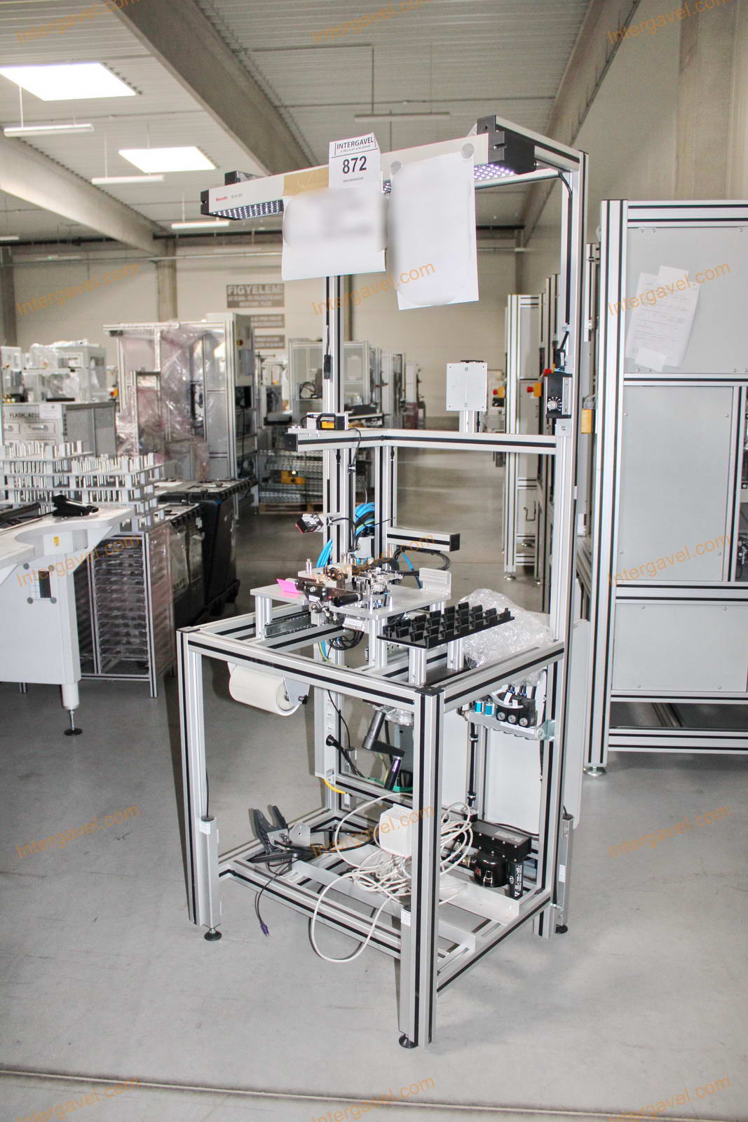 Bontott szerelő munkahely