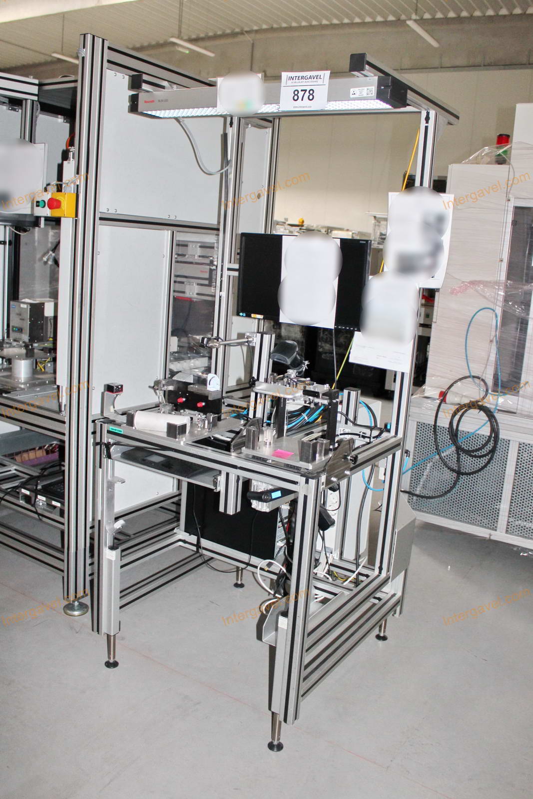 Bontott szerelő munkahely