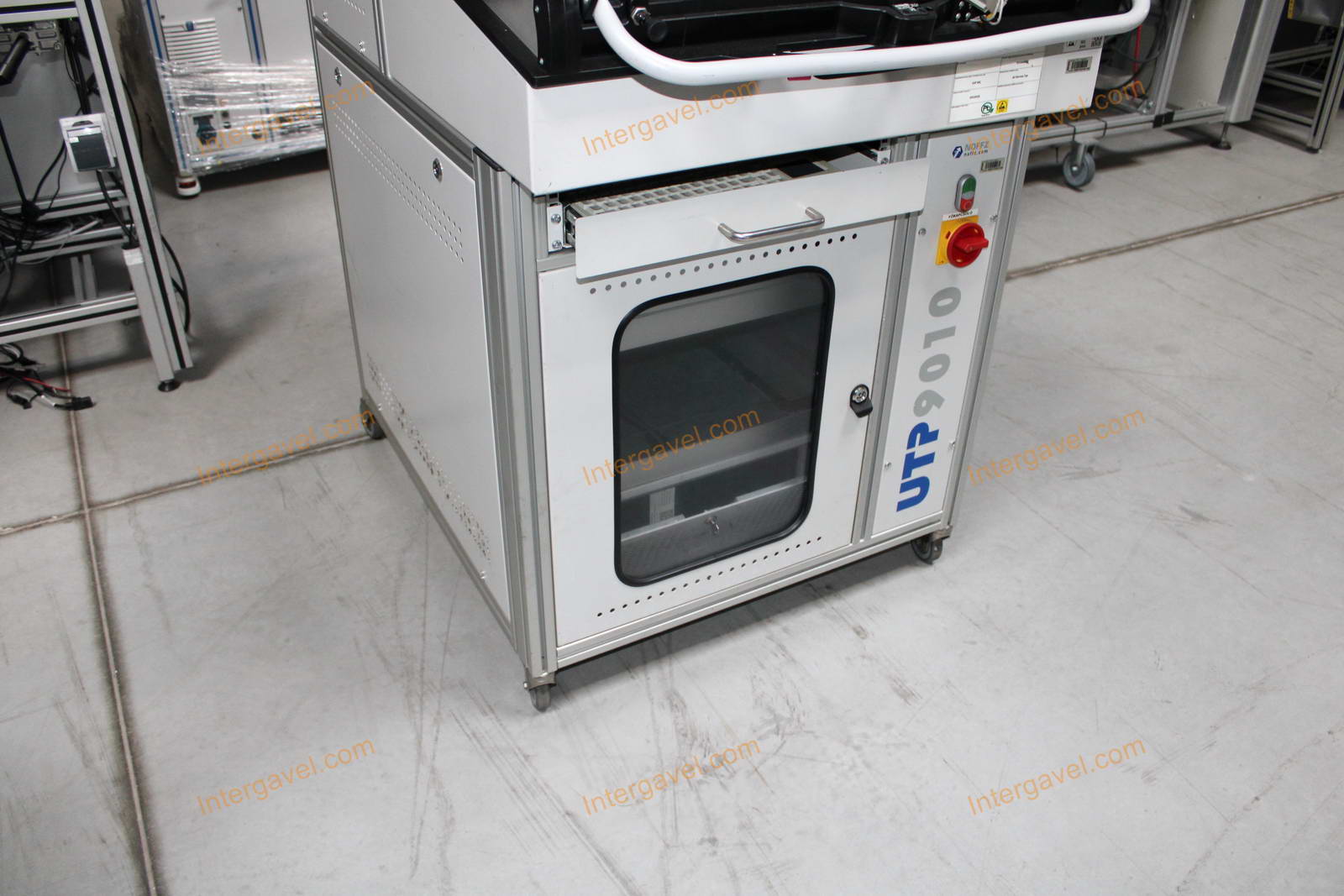 Bontott teszt szekrény 2