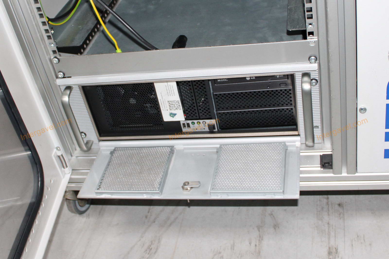 Bontott teszt szekrény 3