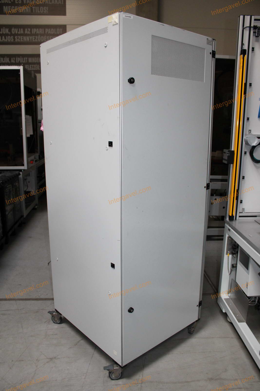 Bontott teszt szekrény 7