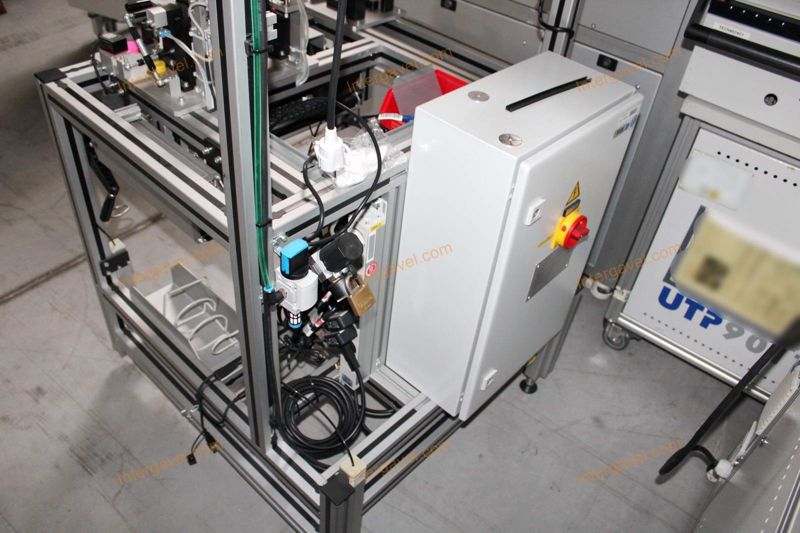 Bontott szerelő munkahely 8