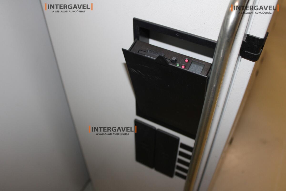 Műanyag fröccsöntőgép 24