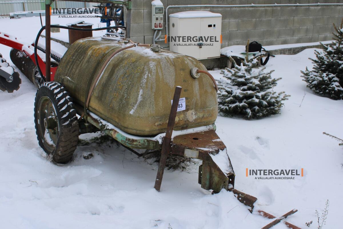 Vontatott 1000 l tartály