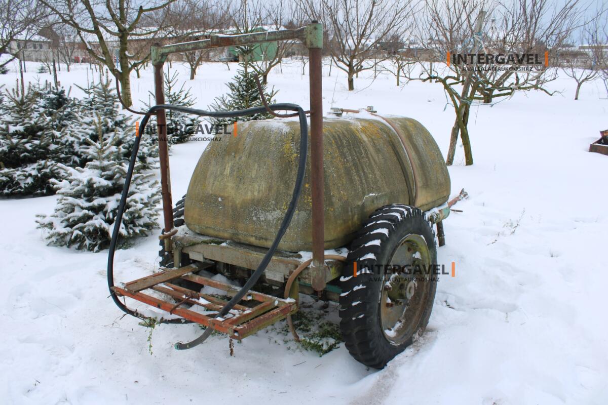 Vontatott 1000 l tartály 4