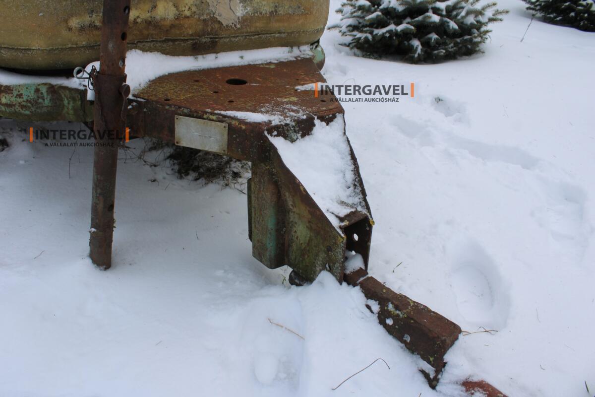 Vontatott 1000 l tartály 6