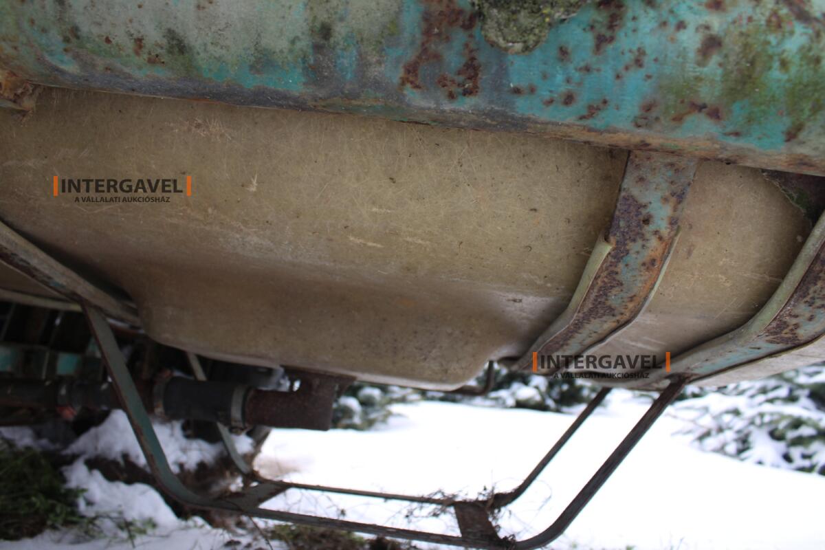 Vontatott 1000 l tartály 9